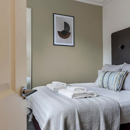 The West Kensington Collection Apartment London Exterior photo