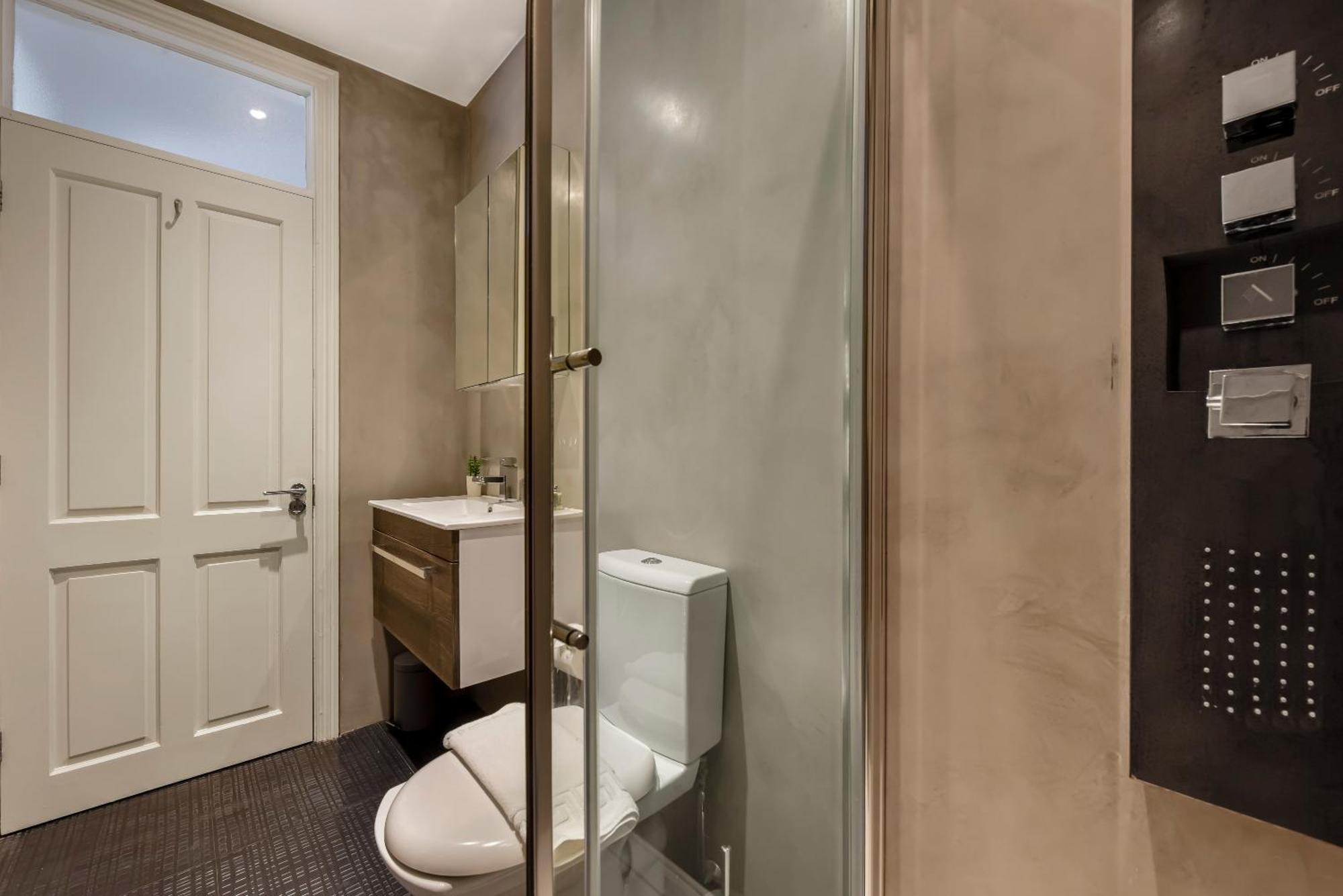 The West Kensington Collection Apartment London Exterior photo