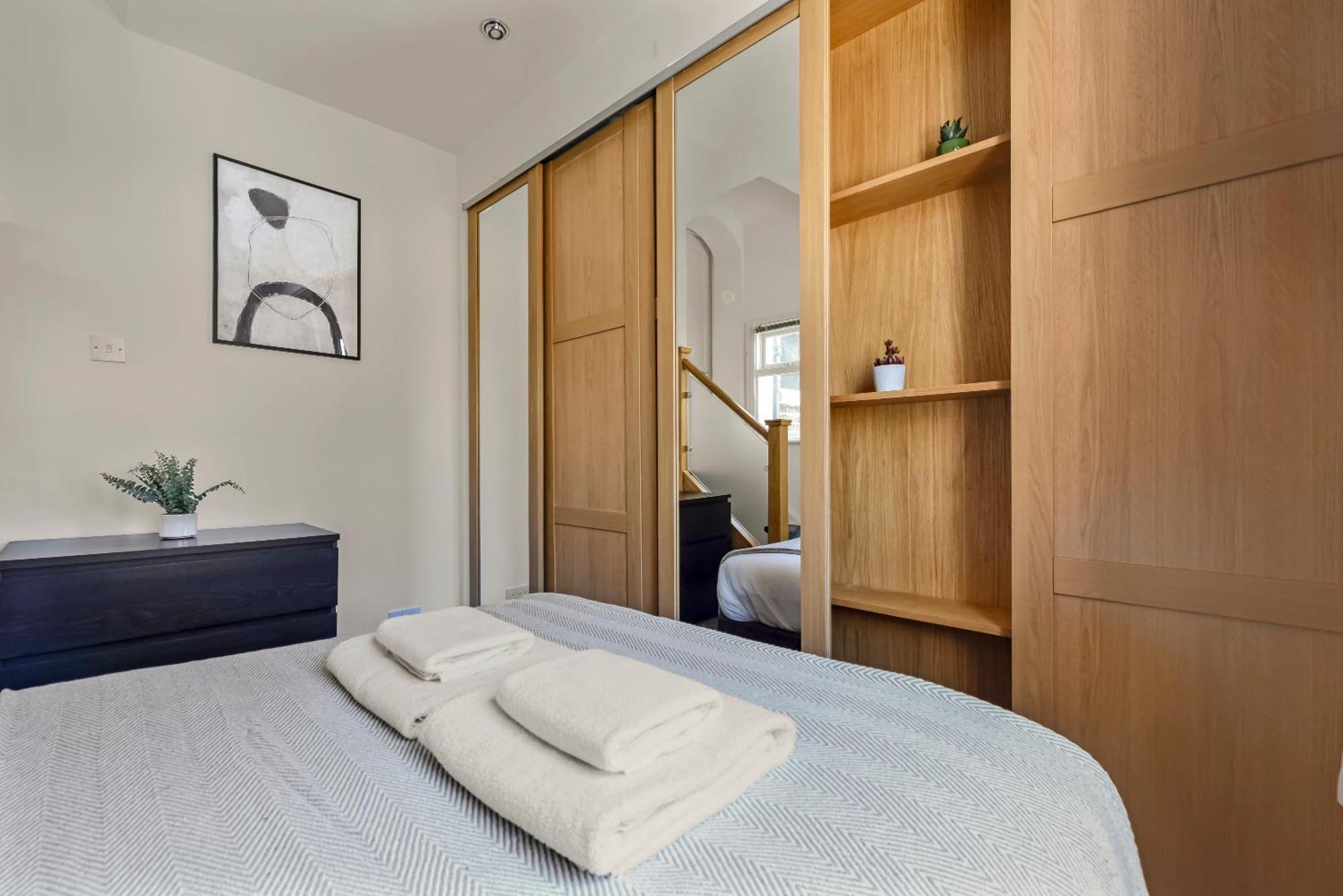 The West Kensington Collection Apartment London Exterior photo