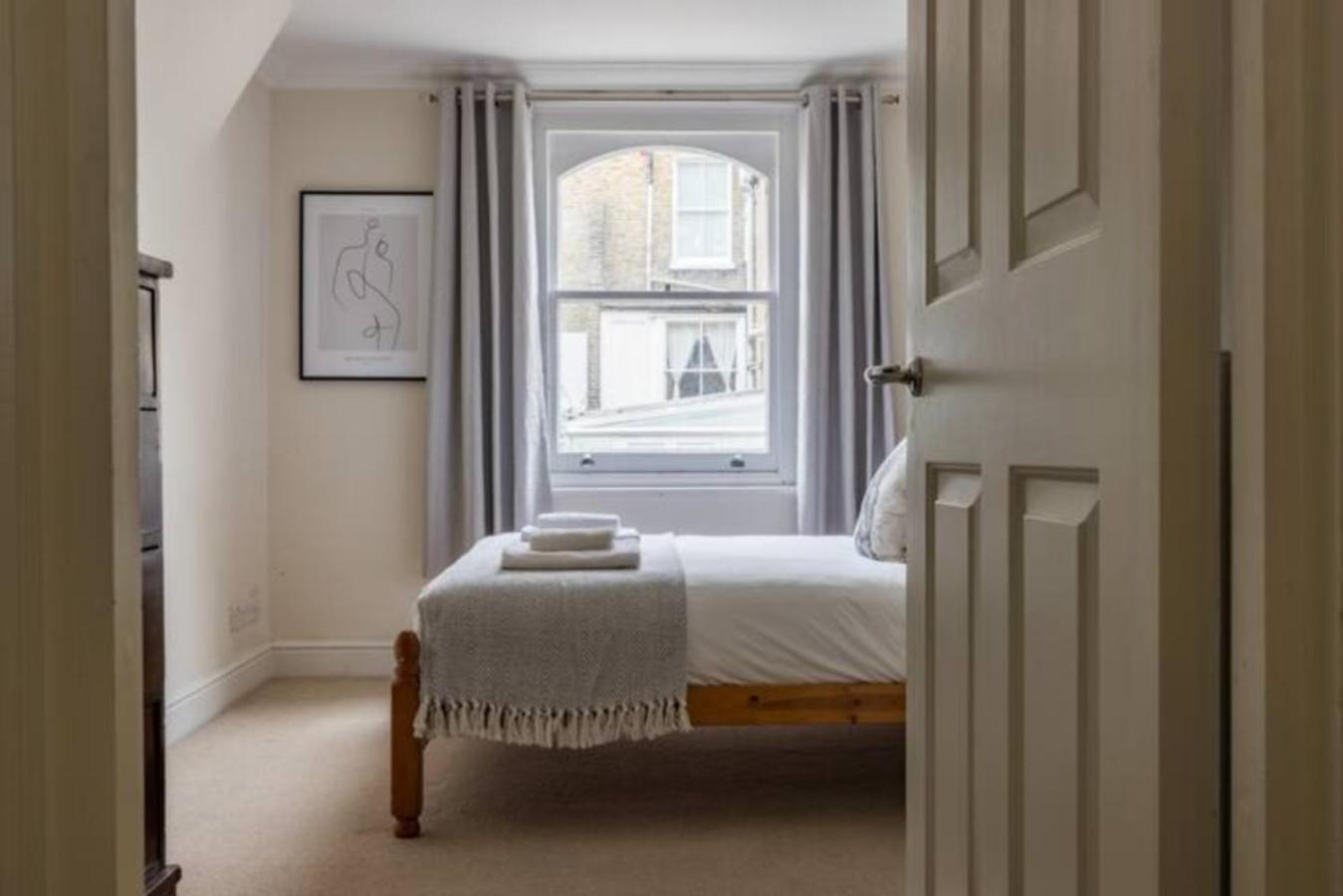 The West Kensington Collection Apartment London Exterior photo