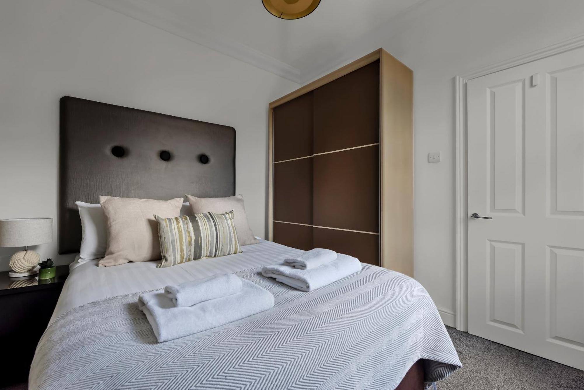 The West Kensington Collection Apartment London Exterior photo